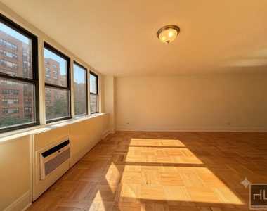 East 79th Street - Photo Thumbnail 1