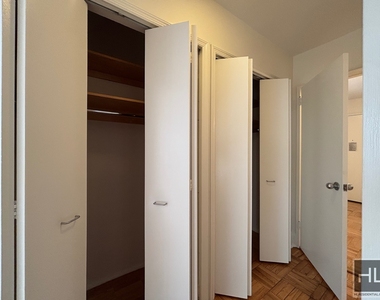 East 79th Street - Photo Thumbnail 4