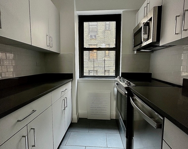 East 69 Street - Photo Thumbnail 3