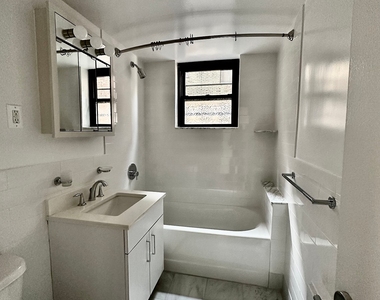 East 69 Street - Photo Thumbnail 4