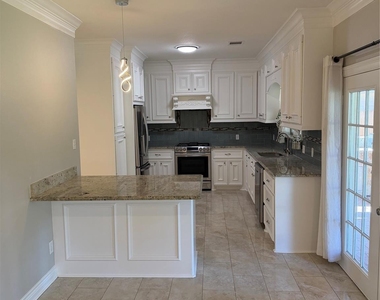 1523 Glen Oaks Drive - Photo Thumbnail 17