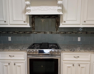 1523 Glen Oaks Drive - Photo Thumbnail 15