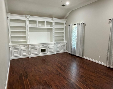 1523 Glen Oaks Drive - Photo Thumbnail 9