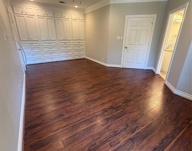 1523 Glen Oaks Drive - Photo Thumbnail 1