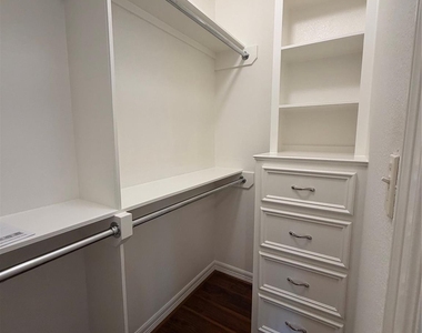 1523 Glen Oaks Drive - Photo Thumbnail 7