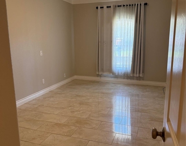 1523 Glen Oaks Drive - Photo Thumbnail 21