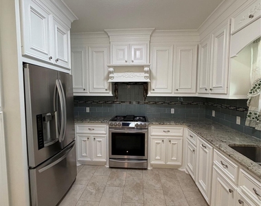 1523 Glen Oaks Drive - Photo Thumbnail 16