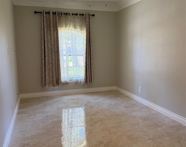 1523 Glen Oaks Drive - Photo Thumbnail 20