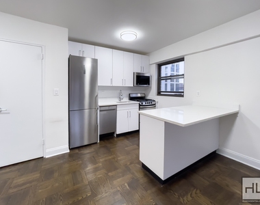East 35 Street - Photo Thumbnail 3