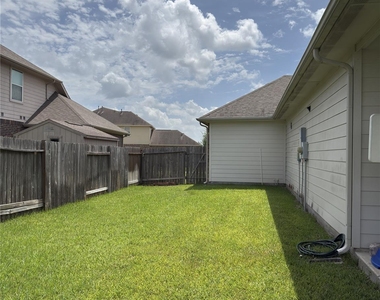 30723 Legends Ridge Dr - Photo Thumbnail 2