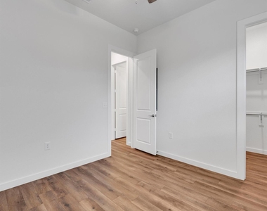 2709-803 Rockhill Road - Photo Thumbnail 14