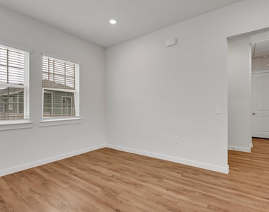 2709-803 Rockhill Road - Photo Thumbnail 10