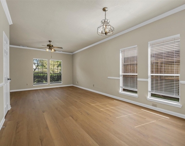 4922 Moss Run Drive - Photo Thumbnail 4