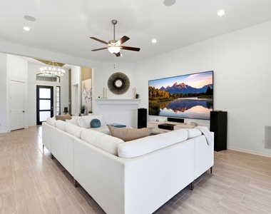 531 Santa Rosa Hills Drive - Photo Thumbnail 6