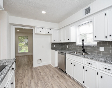 15814 Winding Moss Drive - Photo Thumbnail 6