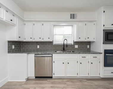 15814 Winding Moss Drive - Photo Thumbnail 5