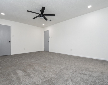 15814 Winding Moss Drive - Photo Thumbnail 24