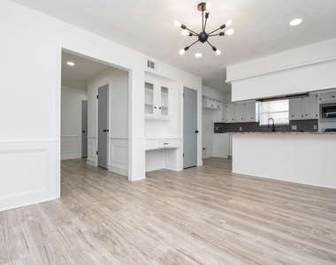 15814 Winding Moss Drive - Photo Thumbnail 10