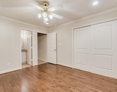 430 Pecore Street - Photo Thumbnail 5