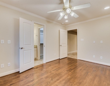 430 Pecore Street - Photo Thumbnail 7