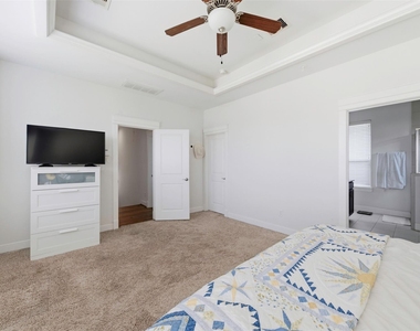 214 W 28th Street - Photo Thumbnail 19