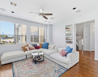 214 W 28th Street - Photo Thumbnail 8