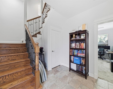 214 W 28th Street - Photo Thumbnail 1
