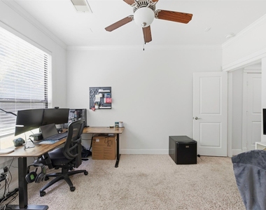 214 W 28th Street - Photo Thumbnail 4