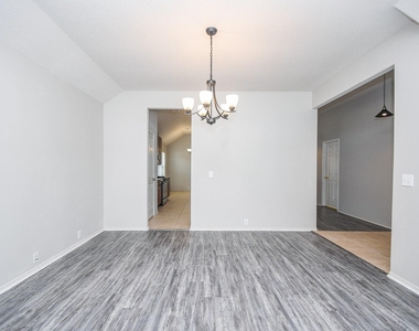 30406 Mesa Valley Drive - Photo Thumbnail 2