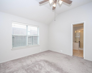 30406 Mesa Valley Drive - Photo Thumbnail 11