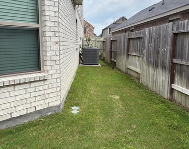 10534 Preserve Way - Photo Thumbnail 31
