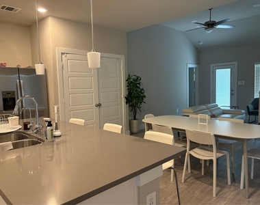 10534 Preserve Way - Photo Thumbnail 5
