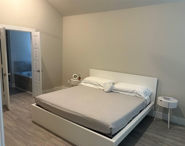 10534 Preserve Way - Photo Thumbnail 11