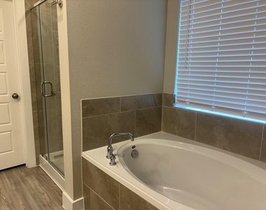 10534 Preserve Way - Photo Thumbnail 14