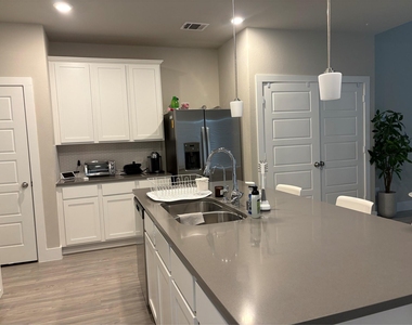 10534 Preserve Way - Photo Thumbnail 6