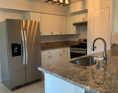 2414 Manila Lane - Photo Thumbnail 4