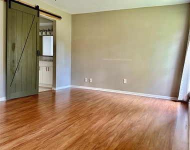 2414 Manila Lane - Photo Thumbnail 10