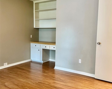 2414 Manila Lane - Photo Thumbnail 8