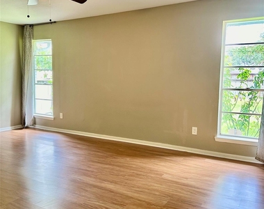 2414 Manila Lane - Photo Thumbnail 11