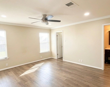 2442 Bering Drive - Photo Thumbnail 7