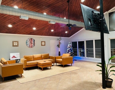 2302 Ave Avenue N - Photo Thumbnail 2