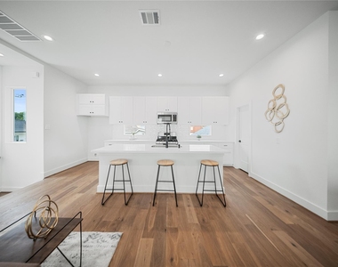 1120 Hogan Street - Photo Thumbnail 6