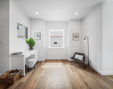 1120 Hogan Street - Photo Thumbnail 7