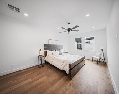 1120 Hogan Street - Photo Thumbnail 11