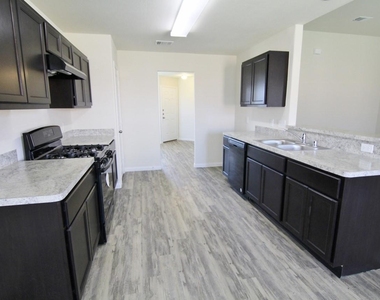 18 Leisure Shore Court - Photo Thumbnail 2