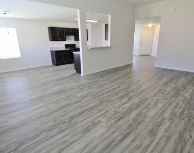 18 Leisure Shore Court - Photo Thumbnail 5