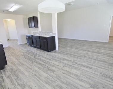 18 Leisure Shore Court - Photo Thumbnail 4