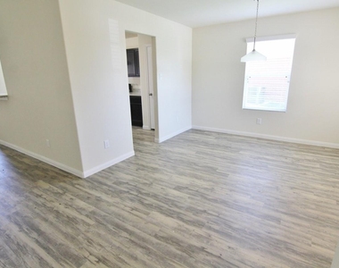 18 Leisure Shore Court - Photo Thumbnail 7