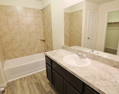 18 Leisure Shore Court - Photo Thumbnail 10