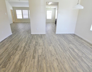 18 Leisure Shore Court - Photo Thumbnail 6